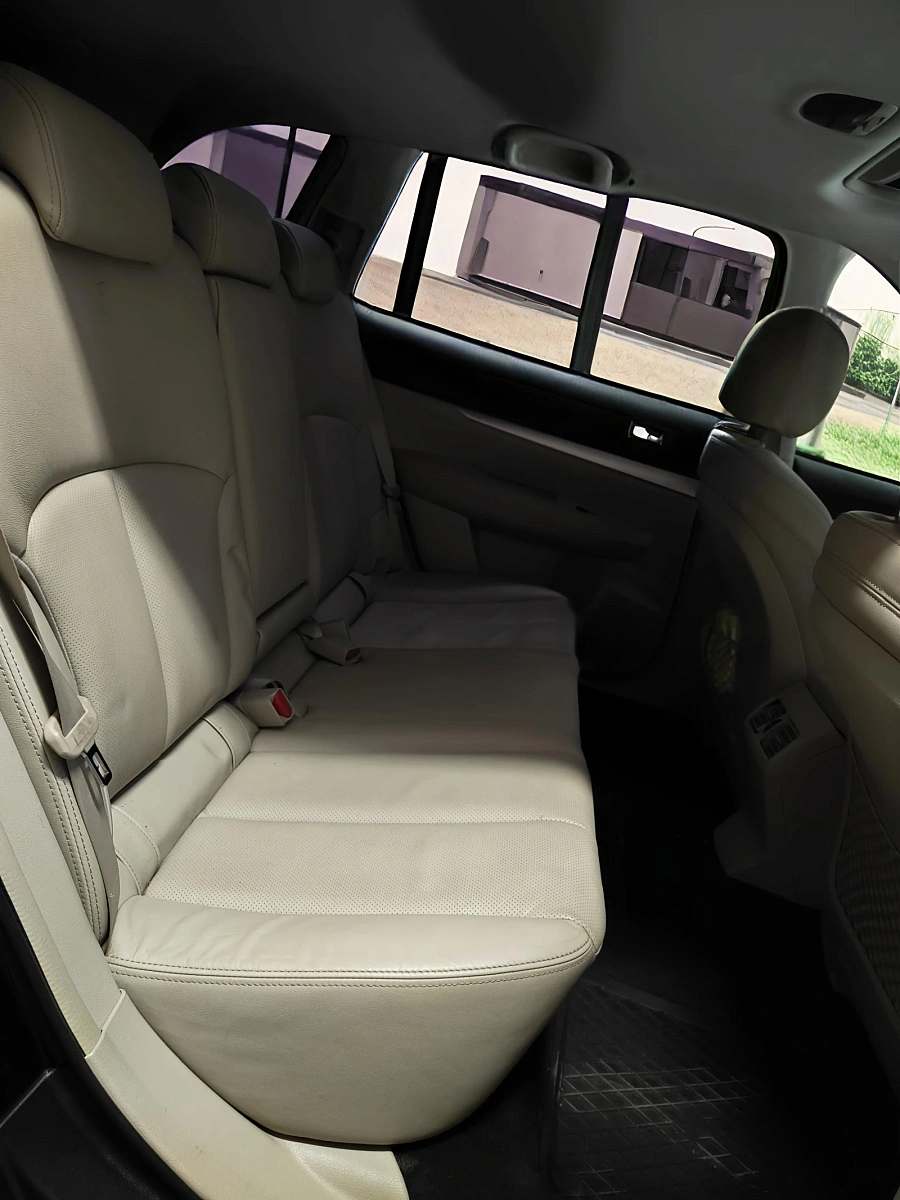 Subaru Outback, 2011г., полный привод, вариатор