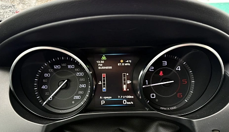 Jaguar XE, 2016г, задний привод, автомат