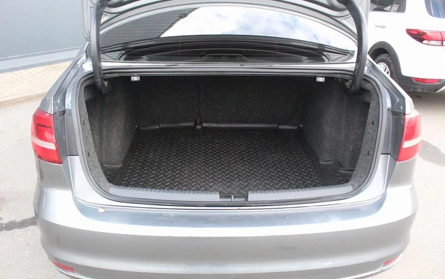 Volkswagen Jetta, 2012г., передний привод, механика