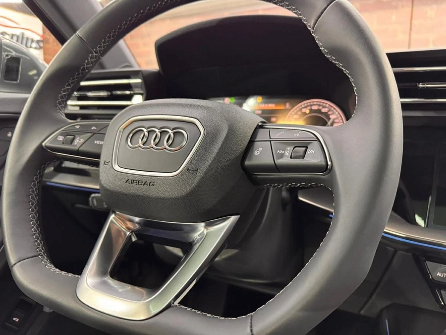 Audi , 2025г., передний привод, робот