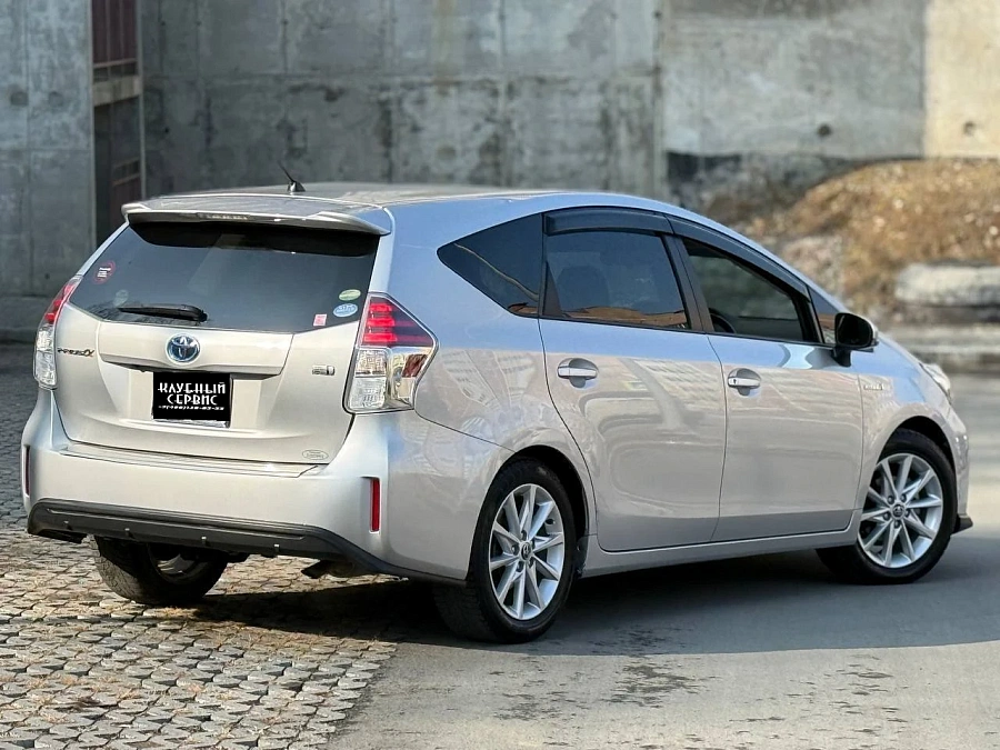 Toyota Prius Alpha, 2016г., передний привод, автомат