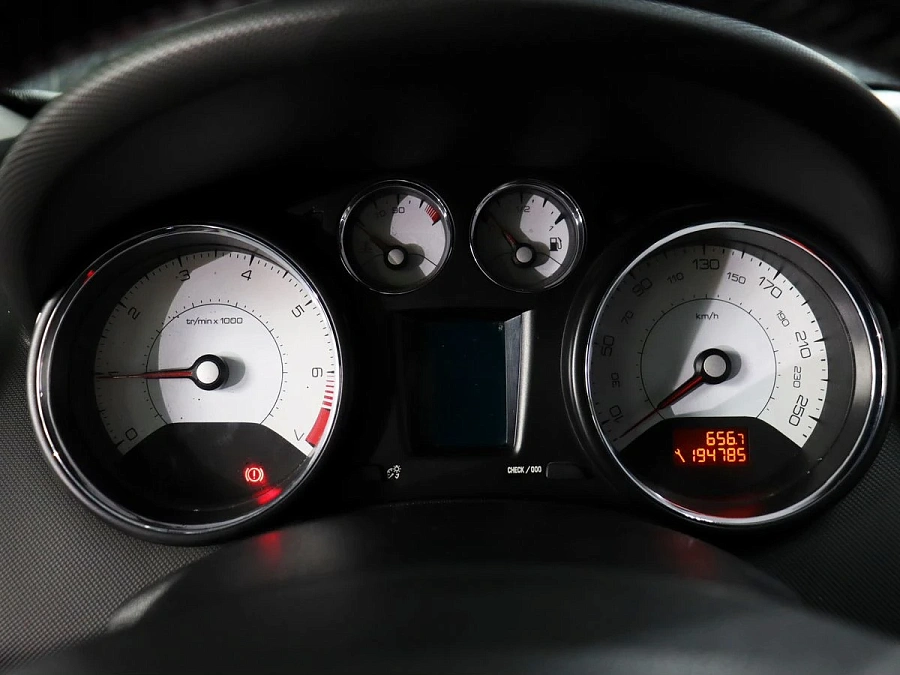 Peugeot 308, 2011г., передний привод, механика