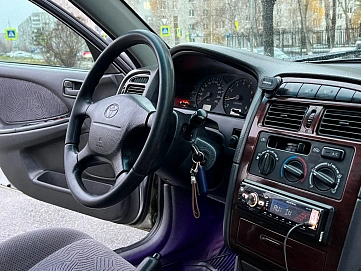 Toyota Avensis, 1999г, передний привод, механика