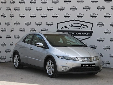 Honda Civic, 2008г, передний привод, робот