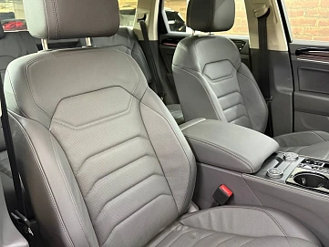 Volkswagen Touareg, 2025г, полный привод, автомат