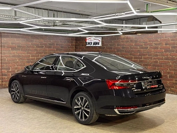 Skoda Superb, 2025г, передний привод, робот