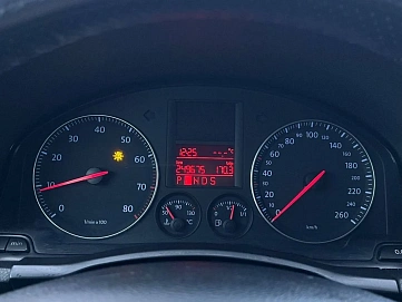 Volkswagen Jetta, 2006г, передний привод, автомат