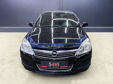 Opel Astra, 2011г, передний привод, механика