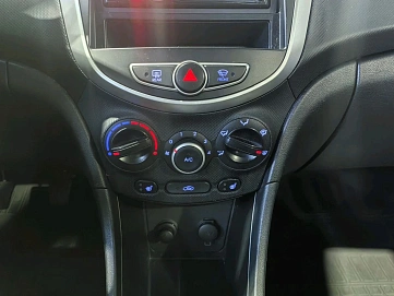 Hyundai Solaris, 2011г., передний привод, механика