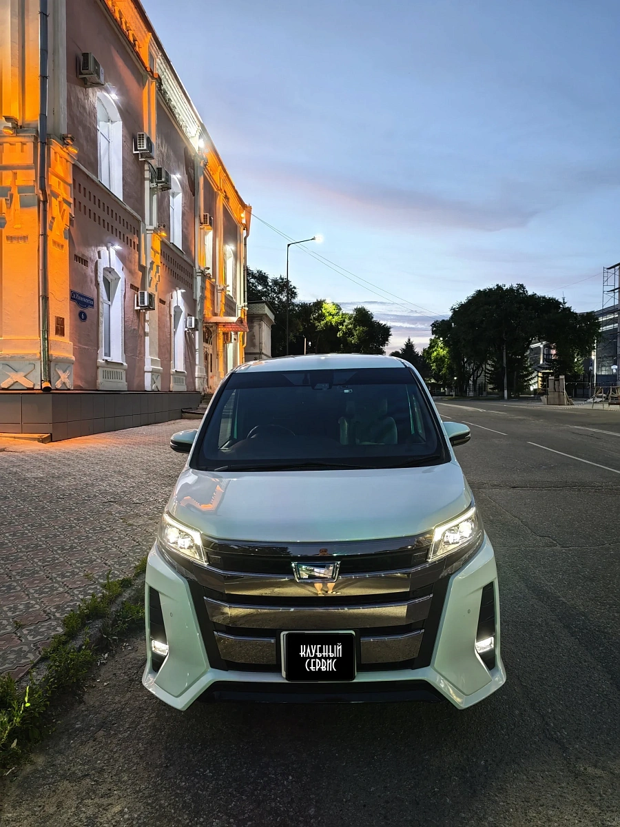 Toyota Noah, 2019г., передний привод, вариатор