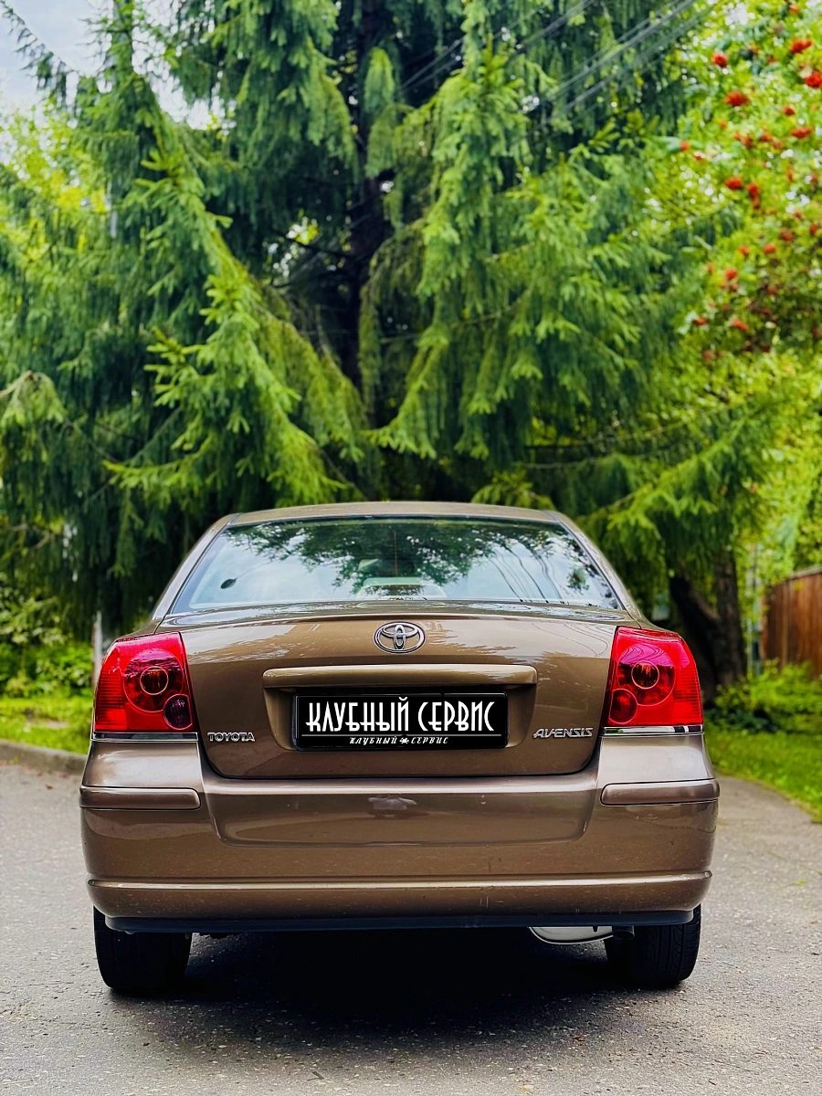 Toyota Avensis, 2005г., передний привод, автомат