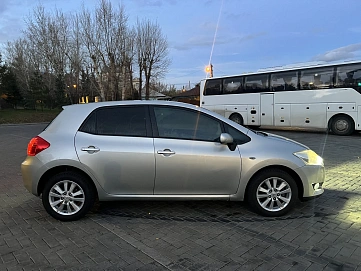 Toyota Auris, 2007г, передний привод, робот