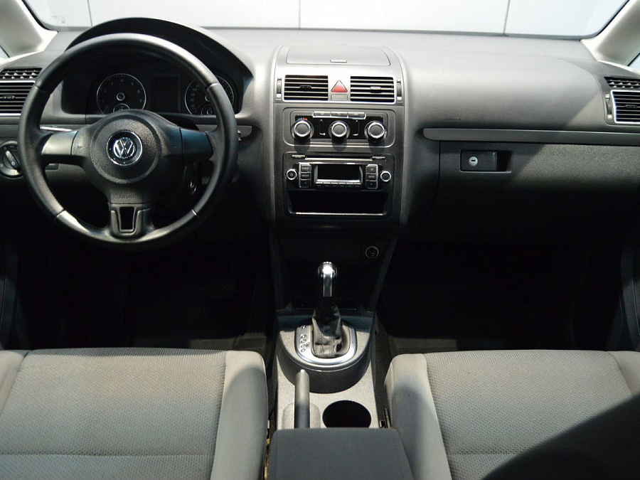 Volkswagen Touran, 2011г., передний привод, робот