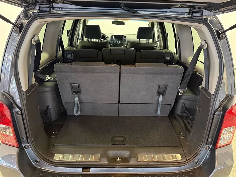 Nissan Pathfinder, 2011г., полный привод, механика