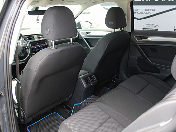 Volkswagen Golf, 2019г, передний привод, механика