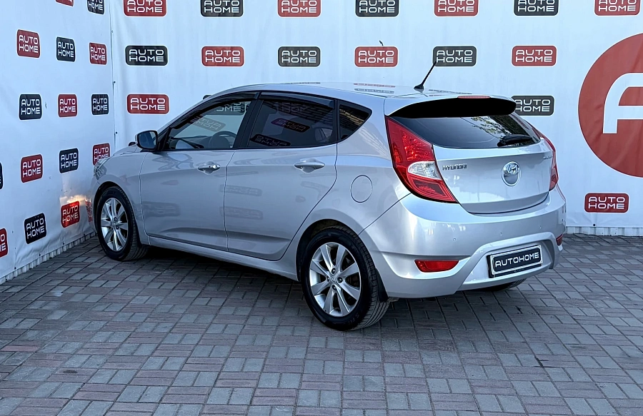 Hyundai Solaris, 2012г., передний привод, автомат
