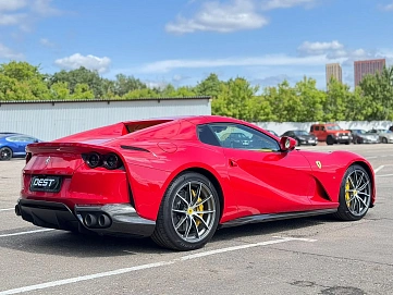 Ferrari 812, 2021г, задний привод, робот