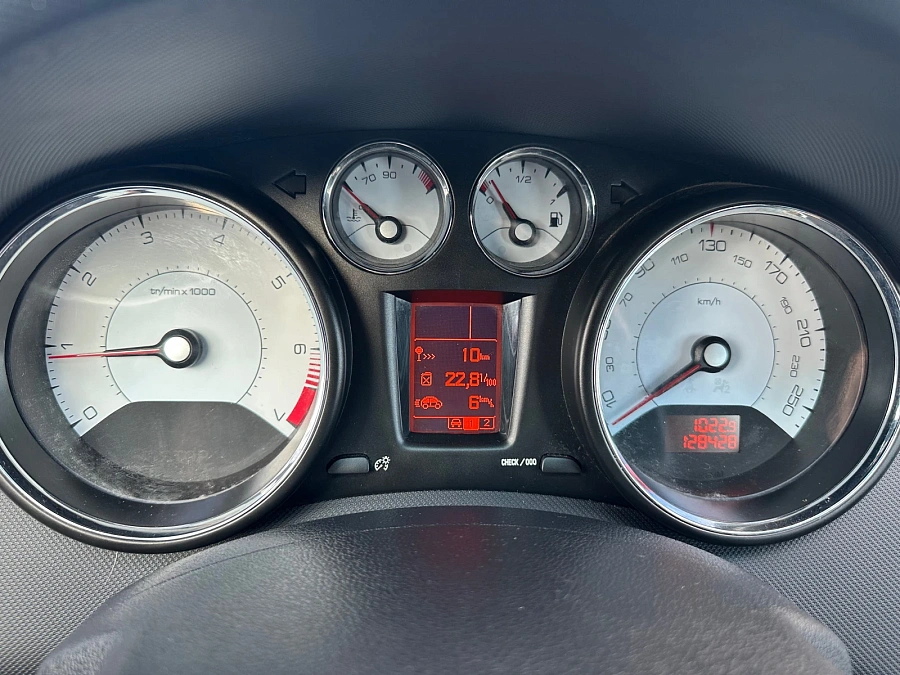 Peugeot 408, 2013г., передний привод, механика