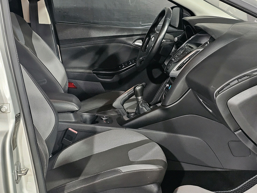 Ford Focus, 2011г., передний привод, механика