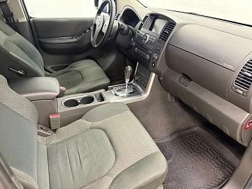 Nissan Pathfinder, 2011г., полный привод, механика