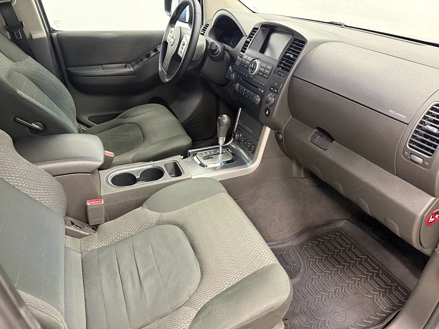 Nissan Pathfinder, 2011г., полный привод, механика