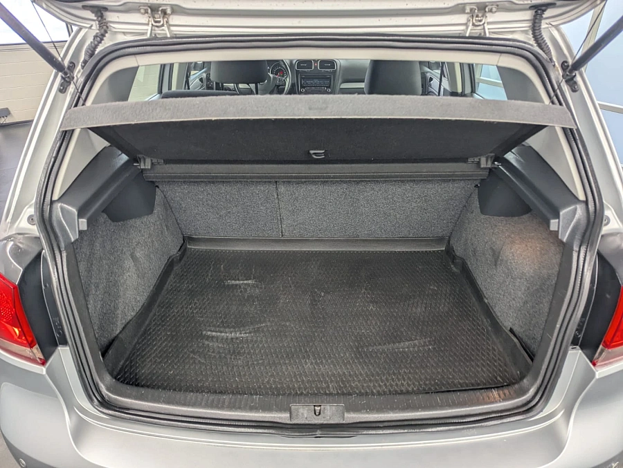 Volkswagen Golf, 2011г., передний привод, робот