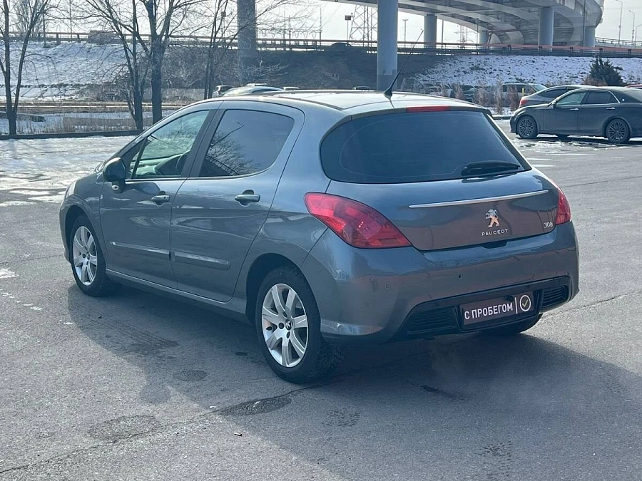 Peugeot 308, 2011г., передний привод, автомат