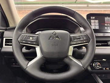 Mitsubishi Outlander, 2022г, передний привод, вариатор