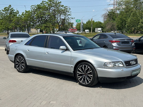 Audi A8, 1996г., передний привод, автомат