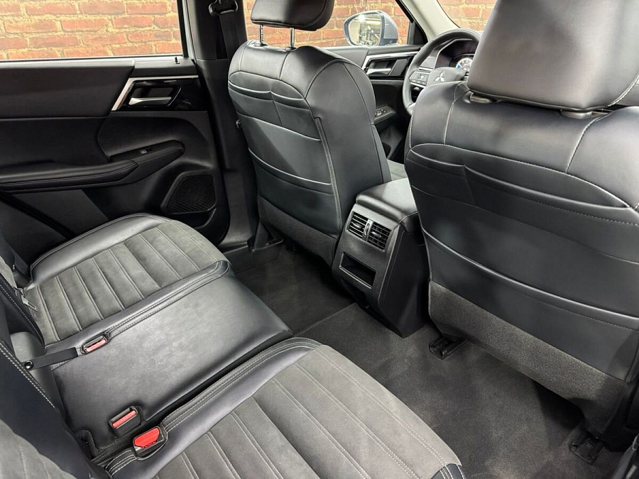 Mitsubishi Outlander, 2023г., полный привод, вариатор
