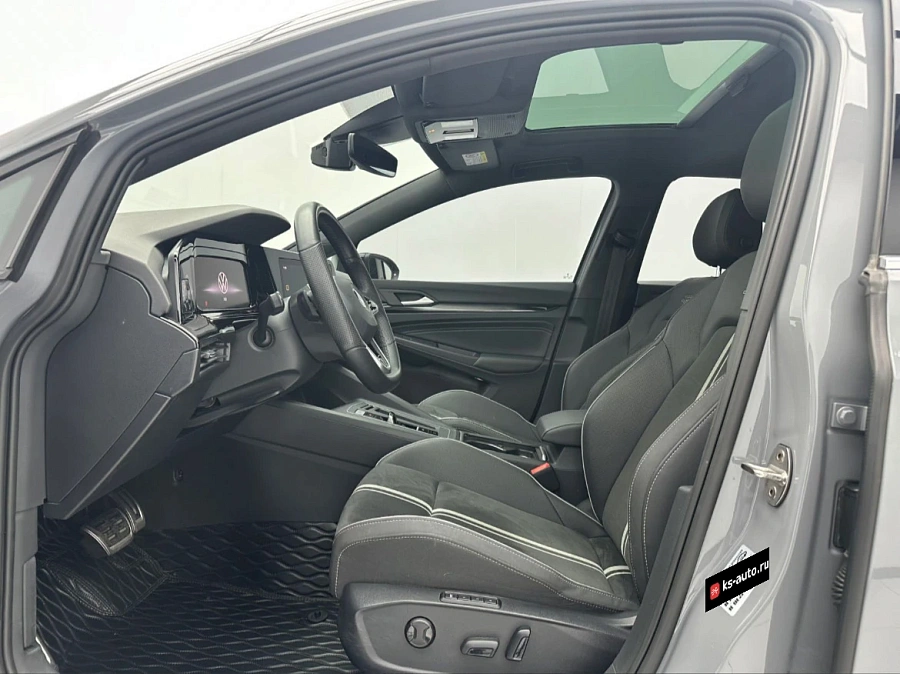 Volkswagen Golf, 2022г., передний привод, робот