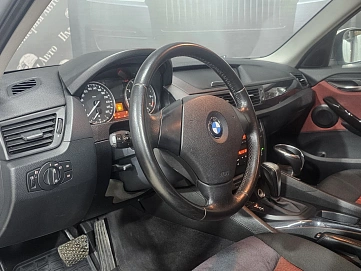 BMW X1, 2012г, задний привод, автомат