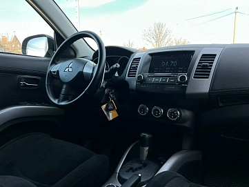 Mitsubishi Outlander, 2010г, передний привод, автомат