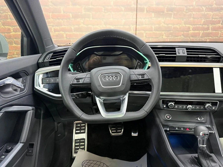 Audi Q3, 2025г., передний привод, робот