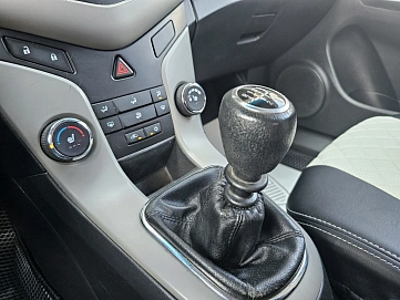 Chevrolet Cruze, 2011г, передний привод, механика
