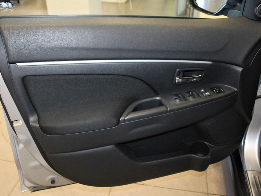 Mitsubishi , 2012г., передний привод, механика
