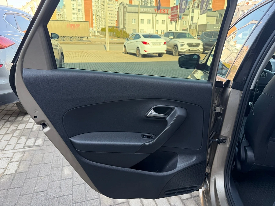 Volkswagen Polo, 2017г., передний привод, механика