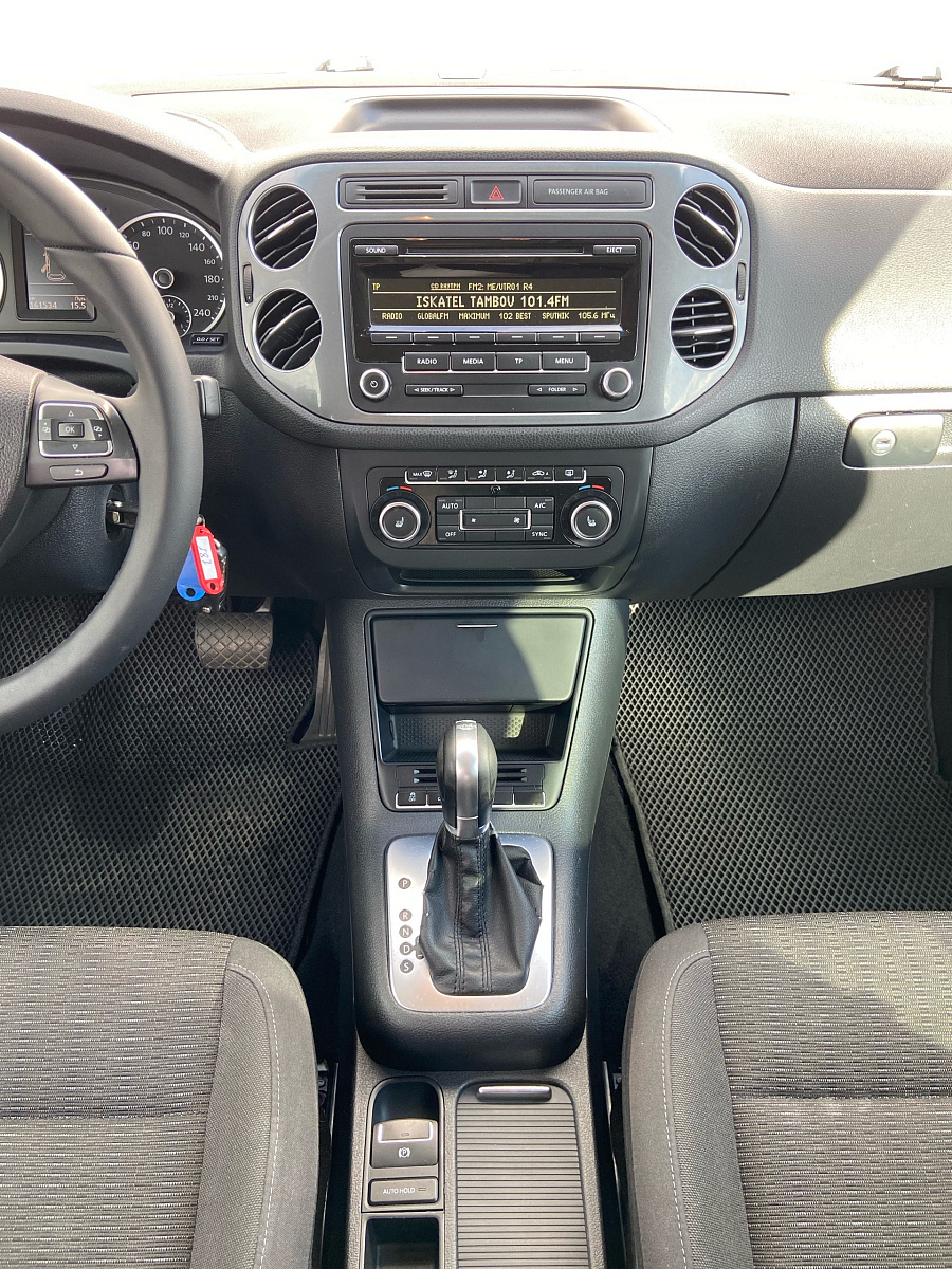 Volkswagen Tiguan, 2014г., передний привод, робот