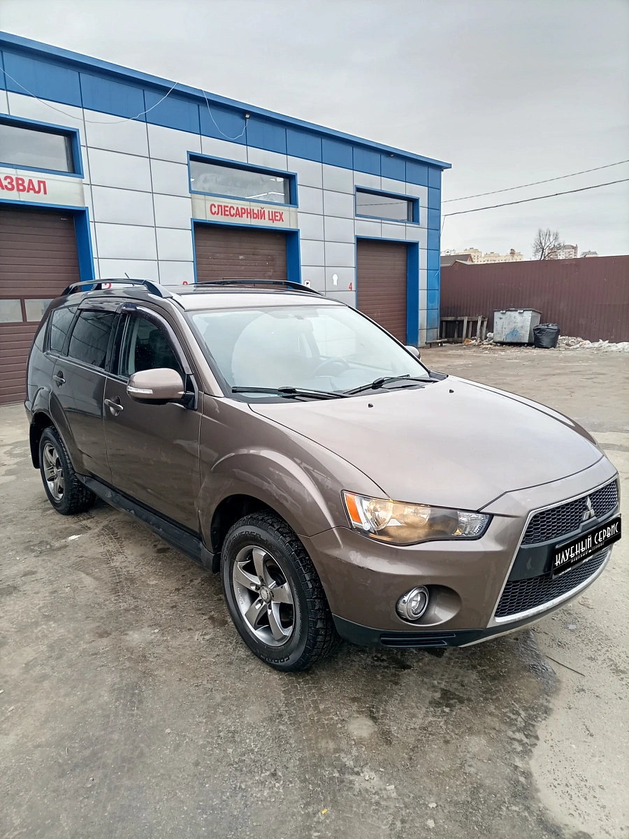 Mitsubishi Outlander, 2012г., передний привод, вариатор