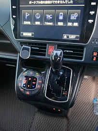 Toyota Esquire, 2018г, передний привод, вариатор