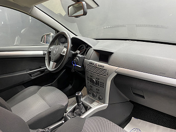 Opel Astra, 2014г, передний привод, механика