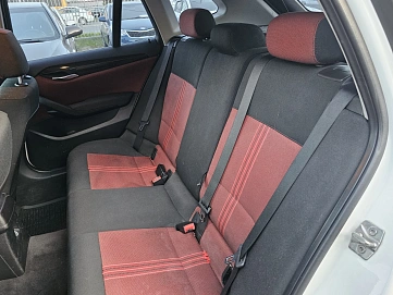 BMW X1, 2012г, задний привод, автомат