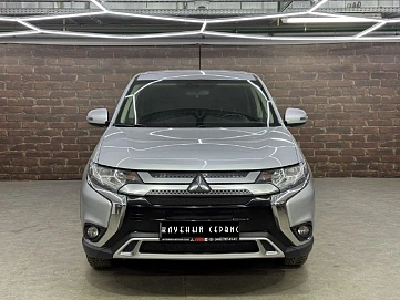 Mitsubishi Outlander, 2018г, передний привод, вариатор