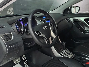 Hyundai Avante, 2011г, передний привод, автомат