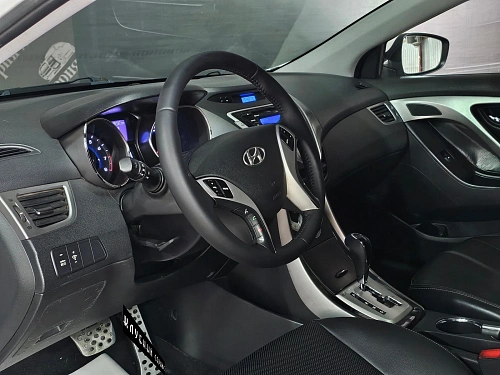 Hyundai Avante, 2011г, передний привод, автомат