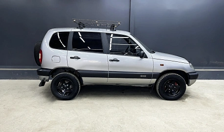 Chevrolet Niva, 2004г, полный привод, механика