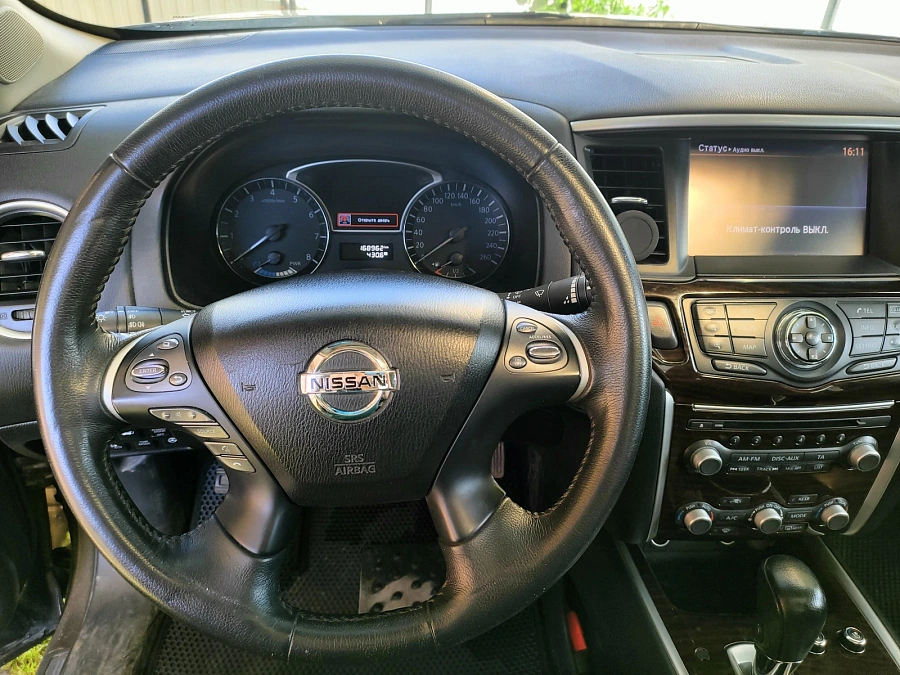 Nissan Pathfinder, 2015г., полный привод, вариатор
