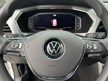 Volkswagen T-Roc, 2022г, передний привод, робот