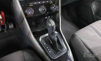 Volkswagen T-Roc, 2022г, передний привод, робот