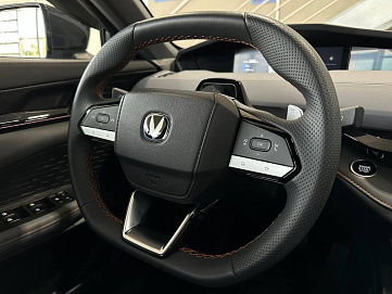 Changan UNI-V, 2023г, передний привод, робот